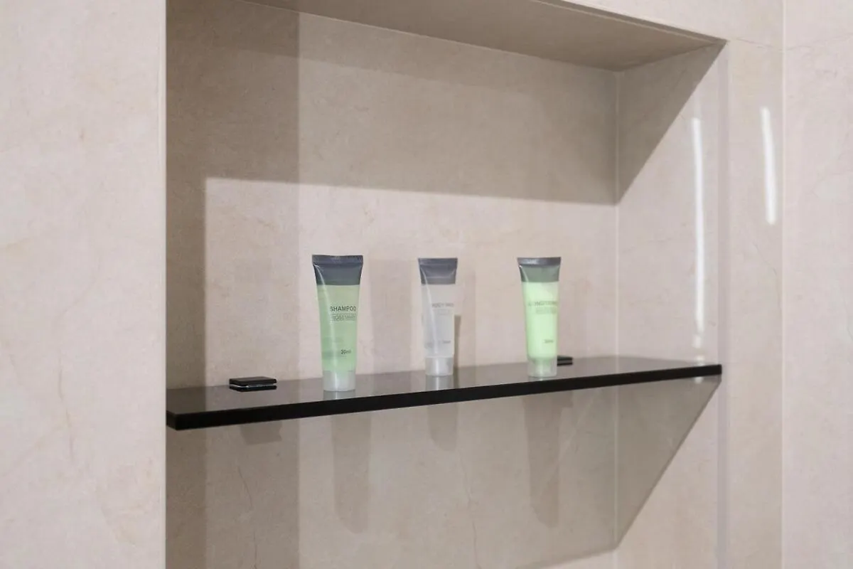 Spacious 2 Bedroom Apartment In Jumeirah Lake Towers Modern Comfort In A Prime Location Dubai 0*,